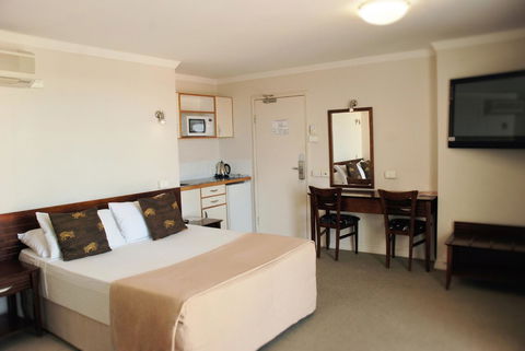 Astor Metropole Hotel - Flights 14