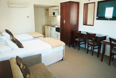 Astor Metropole Hotel - Flights 16