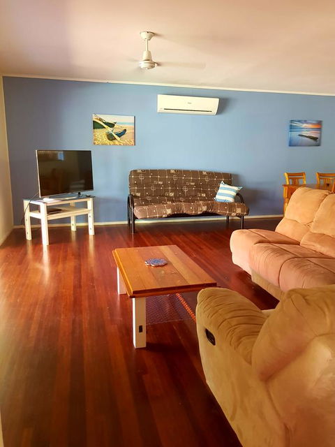 Arcadia Beach Guest House And Car Hire - Flights 23