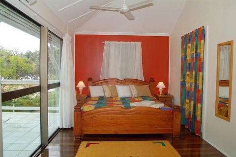 Arcadia Beach Guest House And Car Hire - Flights 1