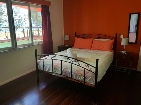 Arcadia Beach Guest House And Car Hire - Flights 22