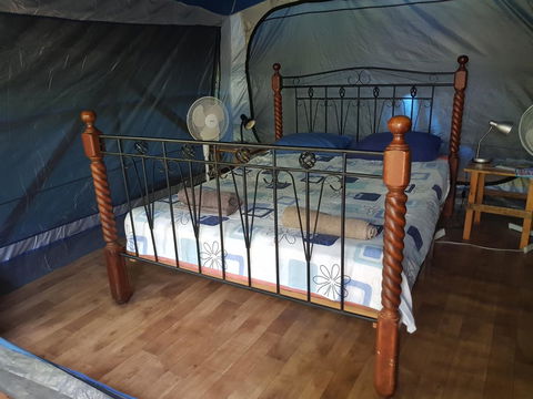 Arcadia Beach Guest House And Car Hire - Flights 13
