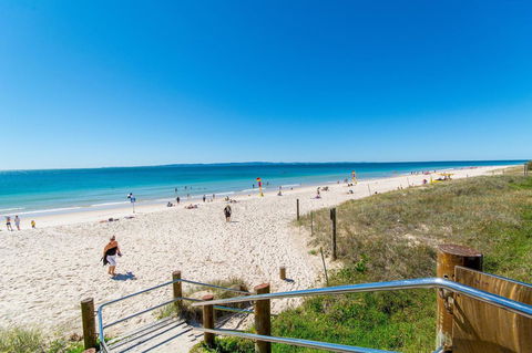 LISTEN TO THE SURF From Rickman Pde, Woorim - Flights 15