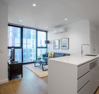  HollywoodDream2Bd2Bth lv38 Free tram Mel CBD - Flights