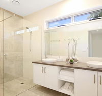 18 on Rayner - swish apartment Myrtleford - Flights