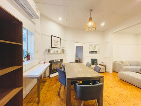 D114 Victorian Central Stay - Flights 3