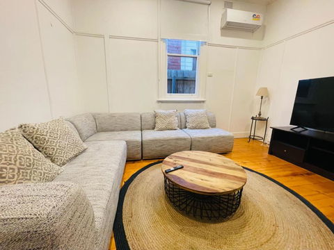 D114 Victorian Central Stay - Flights 2