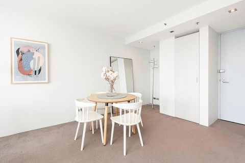 DH707 - 1 Bedroom Unit Victoria St - Darlinghurst - Flights 3