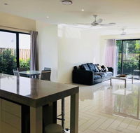 3 Bedroom Executive Luxury Beachside Townhouse - Flights