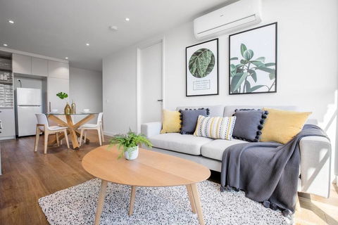 61, Boutique One-bedroom, Boxhill Central, Mall - Flights 0
