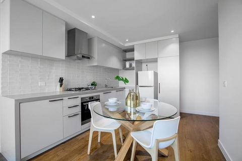 61, Boutique One-bedroom, Boxhill Central, Mall - Flights 2