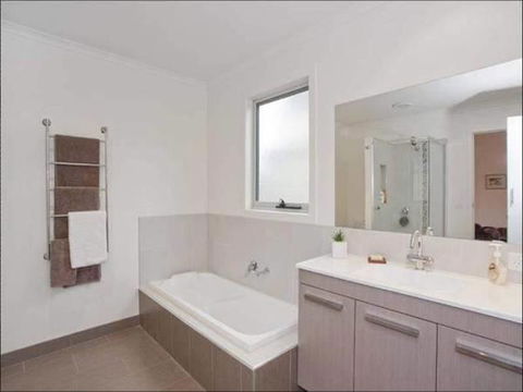 A Beautiful Beach House Torquay - Flights 3