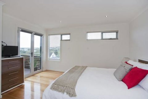 A Beautiful Beach House Torquay - Flights 2