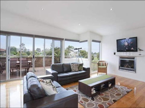 A Beautiful Beach House Torquay - Flights 1