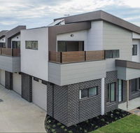 A brand new private townhouse - Flights