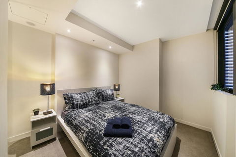 A Central & Cozy 2BR Apt Near Federation Square - Flights 1