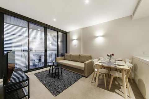 A Central & Cozy 2BR Apt Near Federation Square - Flights 0