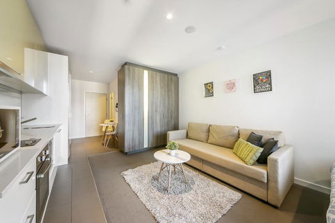 A Charming Studio With Stunning City Views - Flights 1