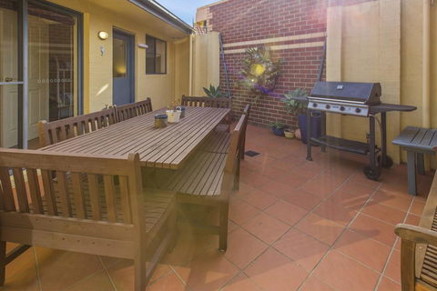 A Mariners Place - BEST Location In Town! - Flights 3