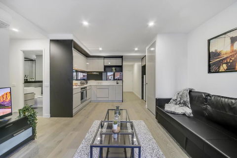 A Modern 2BR Apt, 5-min Walk To Melbourne Central - Flights 0