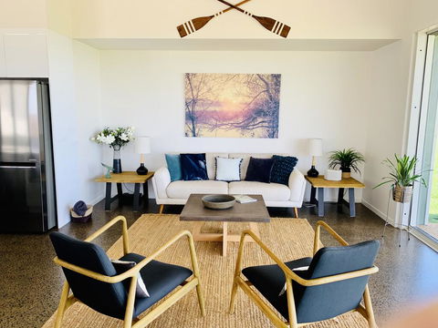 Absolute Beachfront & Secluded New Home - Flights 3