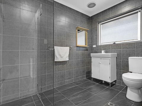 Adelaide Holiday Homes - Flights 1