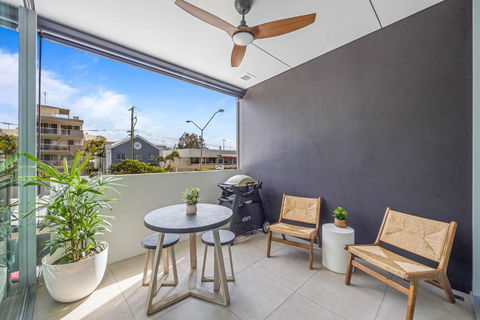 Executive Beachside Getaway - Flights 2