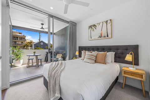 Executive Beachside Getaway - Flights 1