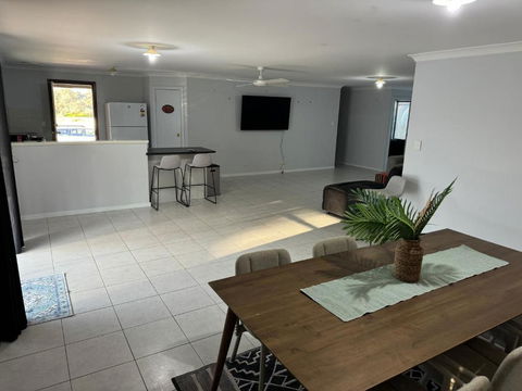 Executive Escape 4 Bedroom Home - Flights 2