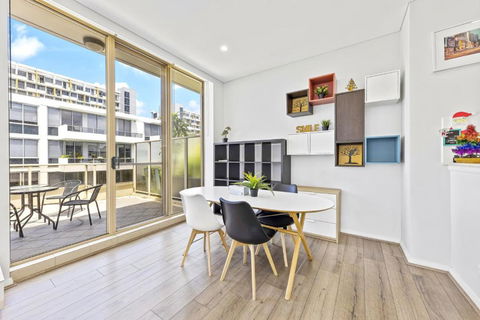 Fabulous 2B Apt Waterloo - Flights 3
