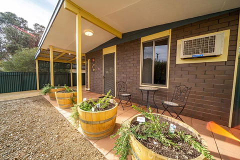 Flinders Ranges Bed And Breakfast - Flights 0