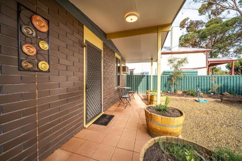 Flinders Ranges Bed And Breakfast - Flights 1