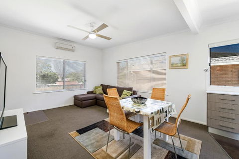H2O Holiday Apartments Unit 5 - Flights 3