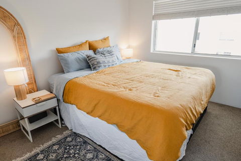 HEART OF BURLEIGH Holiday Villa - Perfect Location With Pools - Flights 3