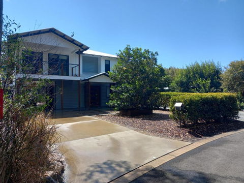 Ibis 9 House - Flights 0