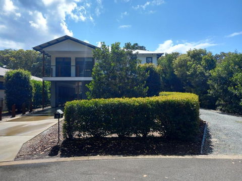 Ibis 9 House - Flights 1