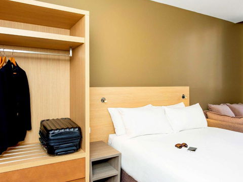 Ibis Budget - Melbourne CBD - Flights 3