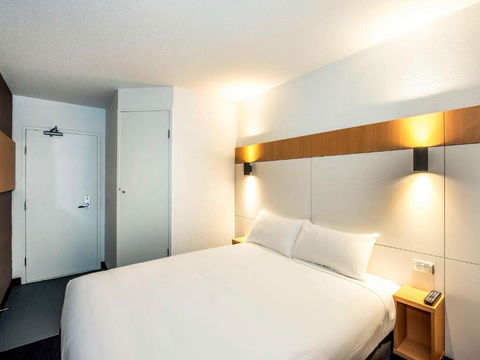 Ibis Budget - Enfield - Flights 1