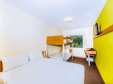 Ibis Budget Sydney Olympic Park - Flights 1