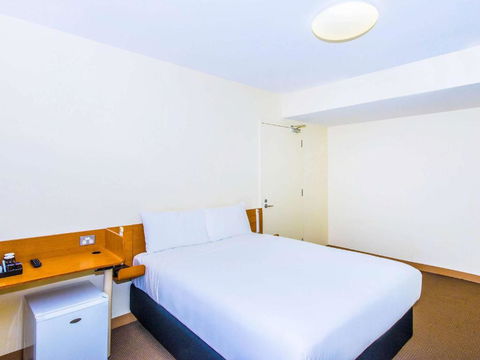 Ibis Budget Sydney Olympic Park - Flights 3