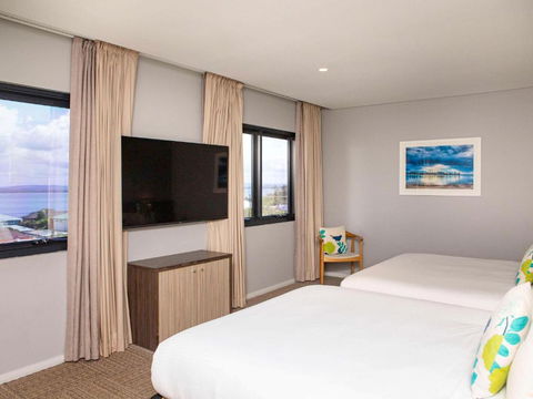 Ibis Styles The Entrance - Flights 3