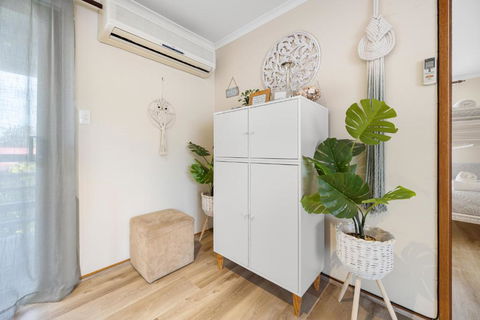 INVERLOCH - 2 Separate Houses In One! - Flights 3