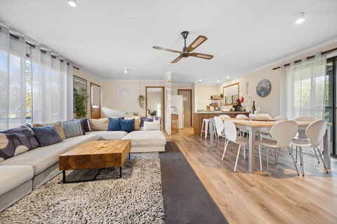 INVERLOCH - 2 Separate Houses In One! - Flights 2