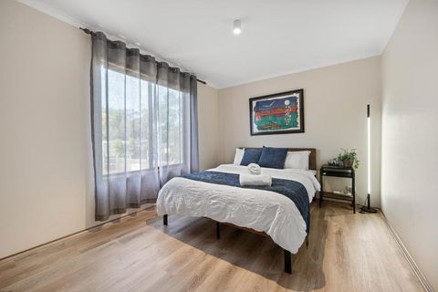 INVERLOCH Beach House - Flights 3