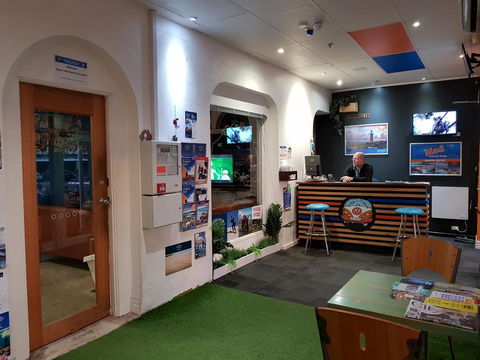 Adelaide Travellers Inn Backpackers Hostel - Flights 2