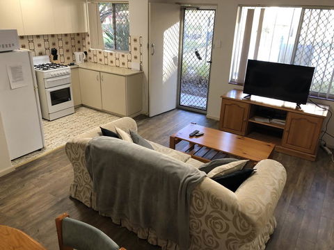 Affordable Comfortable Inglewood Apartment+Pool - Flights 3