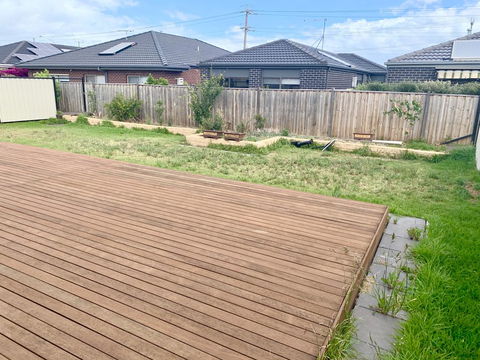 AHA Family Holiday House With Huge Backyard - Flights 1