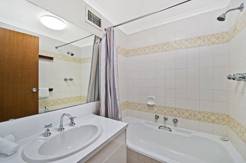 Akuna 14, 6 Joffre Street, - Flights 3
