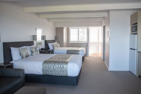 Amooran Oceanside Apartments And Motel - Flights 3