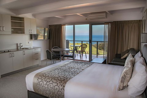 Amooran Oceanside Apartments And Motel - Flights 1